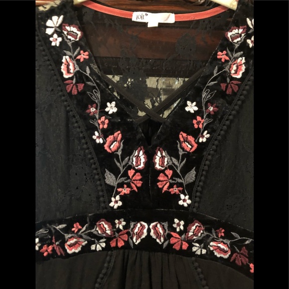 Black embroidered blouse - Picture 4 of 4